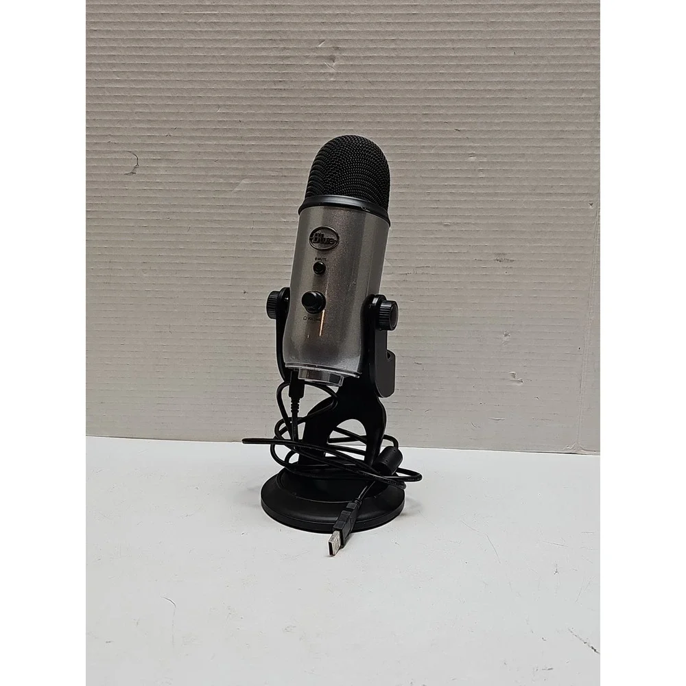 Blue Yeti Silver USB Microphone by Logitech – Pro Condenser Mic for Streaming‎
